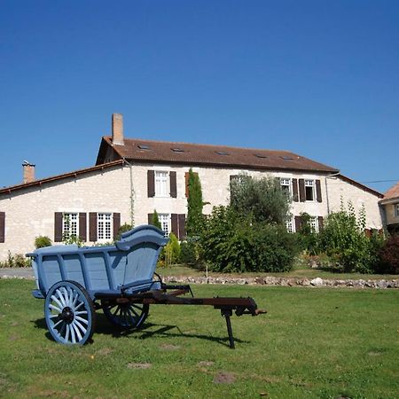 Le Logis Des Quatre Puits Bed & Breakfast Neuvicq-Montguyon ภายนอก รูปภาพ