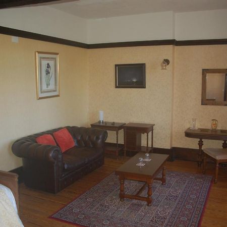 Le Logis Des Quatre Puits Bed & Breakfast Neuvicq-Montguyon ภายนอก รูปภาพ