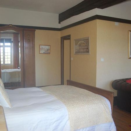 Le Logis Des Quatre Puits Bed & Breakfast Neuvicq-Montguyon ภายนอก รูปภาพ