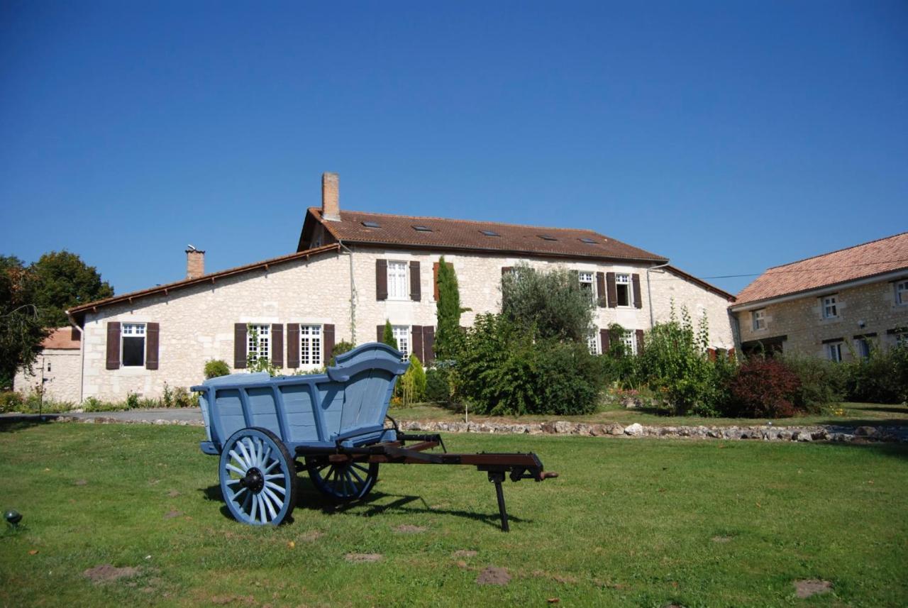 Le Logis Des Quatre Puits Bed & Breakfast Neuvicq-Montguyon ภายนอก รูปภาพ