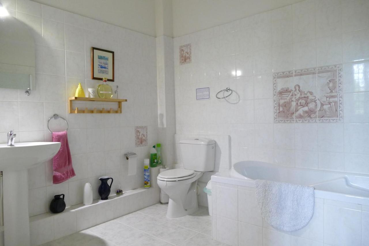 Le Logis Des Quatre Puits Bed & Breakfast Neuvicq-Montguyon ภายนอก รูปภาพ