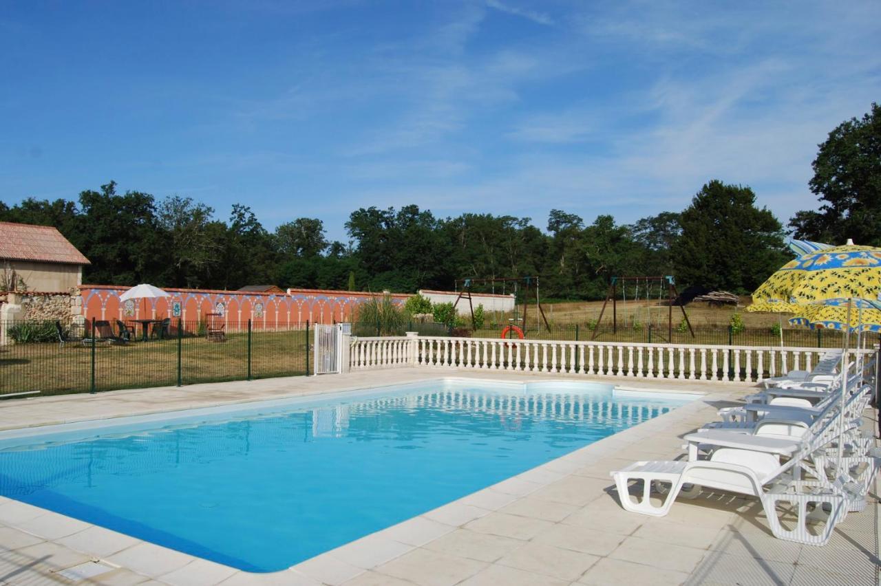 Le Logis Des Quatre Puits Bed & Breakfast Neuvicq-Montguyon ภายนอก รูปภาพ