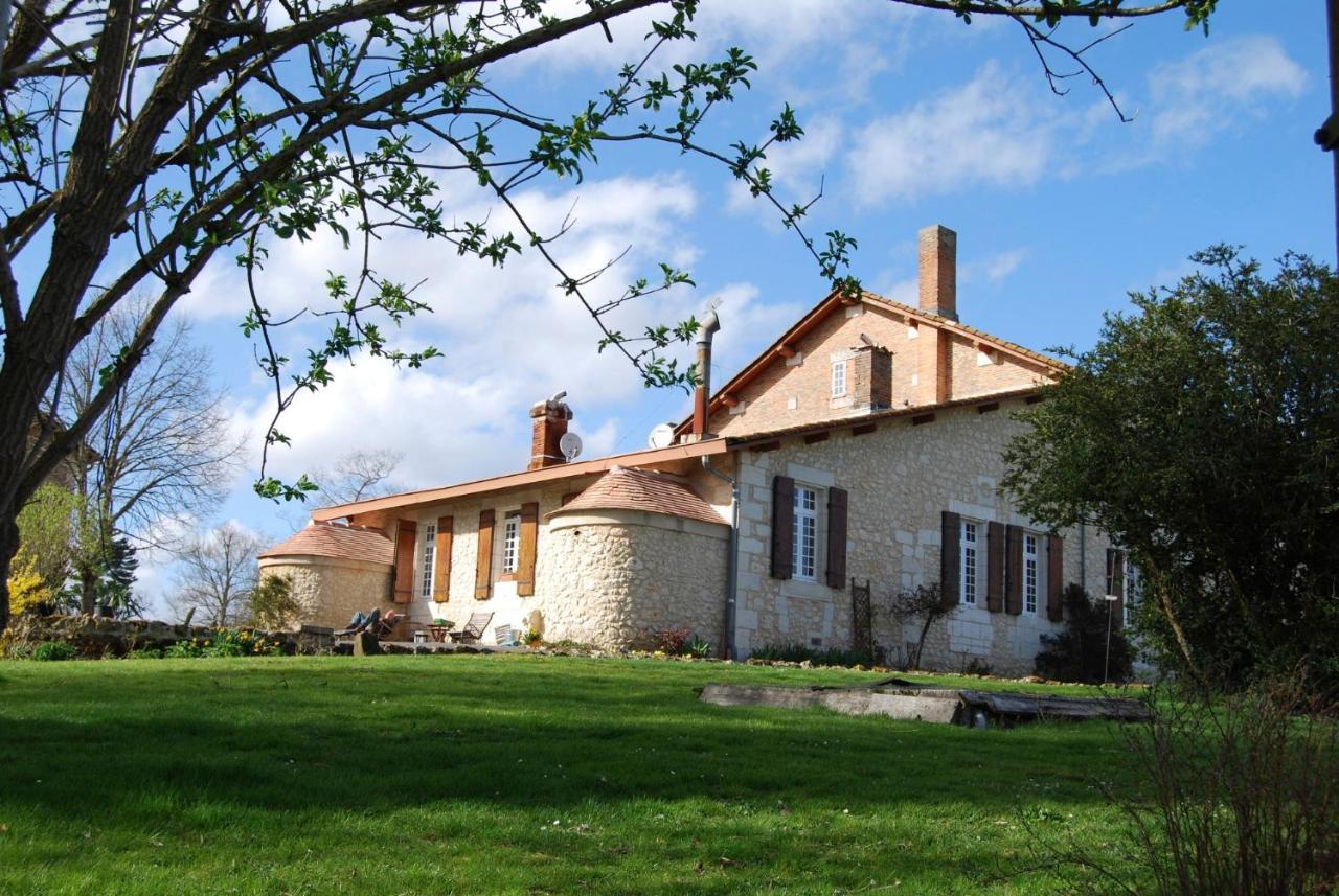 Le Logis Des Quatre Puits Bed & Breakfast Neuvicq-Montguyon ภายนอก รูปภาพ