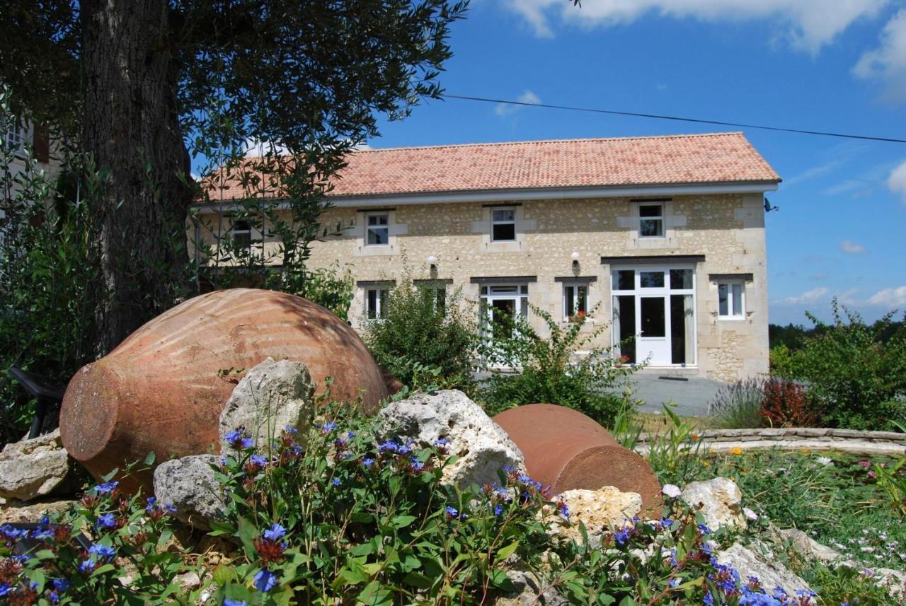Le Logis Des Quatre Puits Bed & Breakfast Neuvicq-Montguyon ภายนอก รูปภาพ