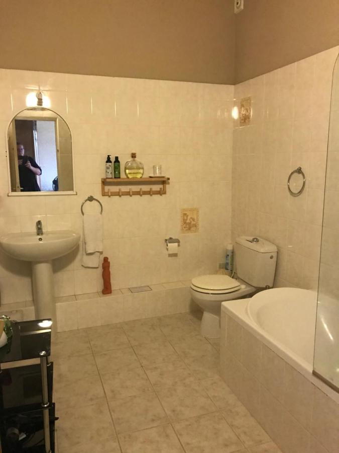 Le Logis Des Quatre Puits Bed & Breakfast Neuvicq-Montguyon ภายนอก รูปภาพ