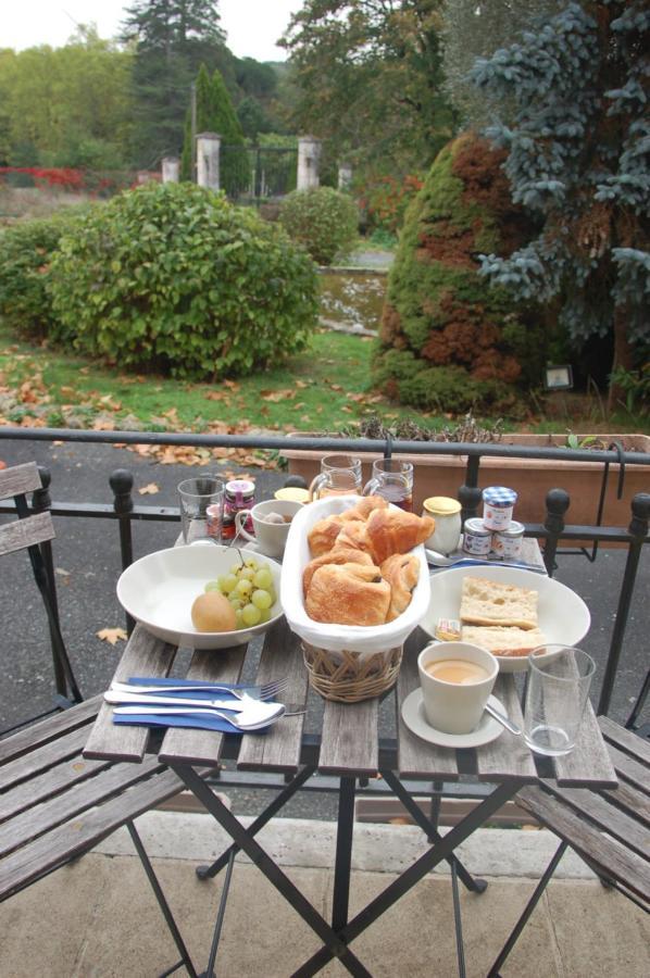 Le Logis Des Quatre Puits Bed & Breakfast Neuvicq-Montguyon ภายนอก รูปภาพ