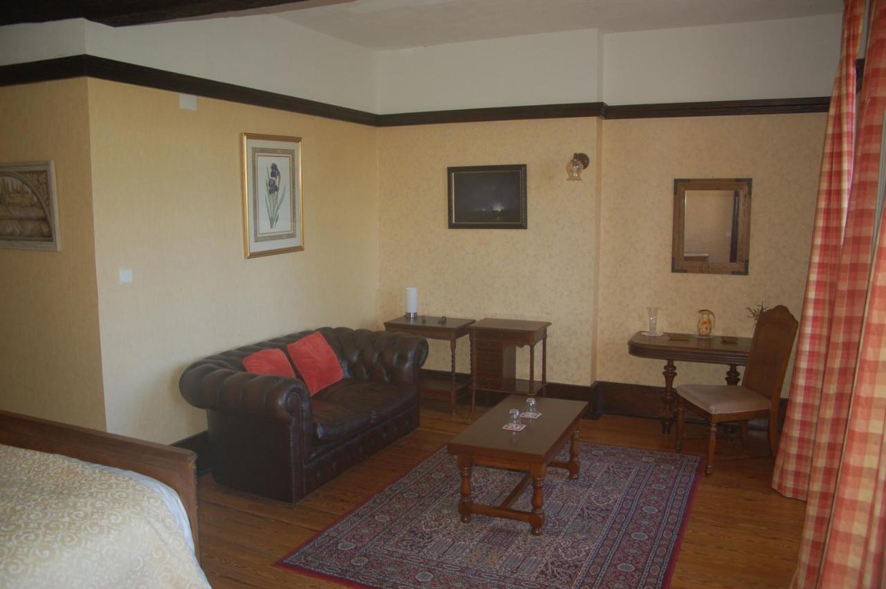 Le Logis Des Quatre Puits Bed & Breakfast Neuvicq-Montguyon ภายนอก รูปภาพ