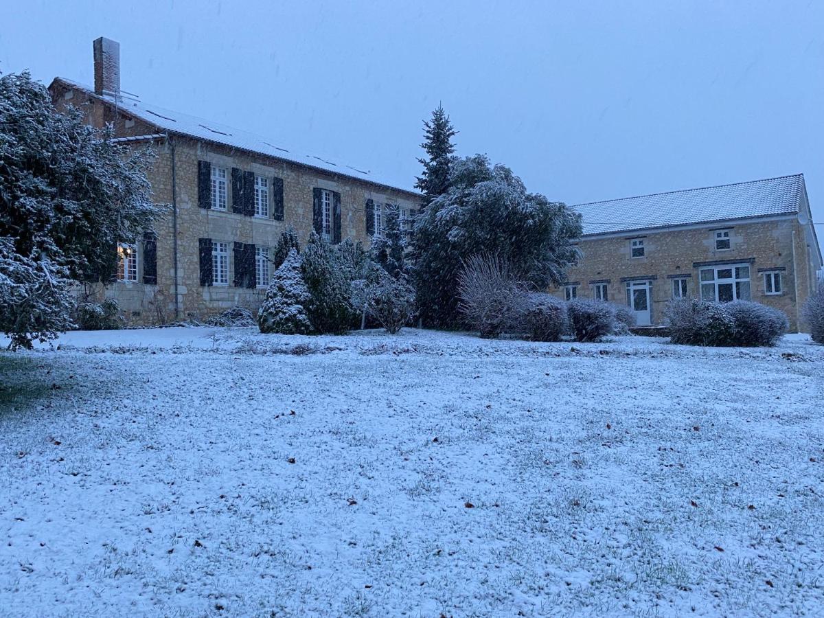 Le Logis Des Quatre Puits Bed & Breakfast Neuvicq-Montguyon ภายนอก รูปภาพ